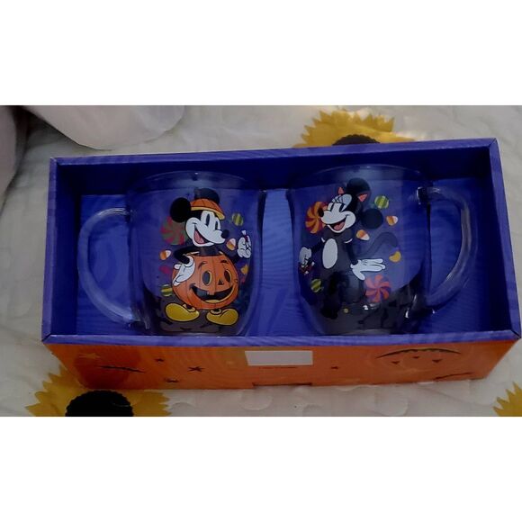 NWT DISNEY COLLECTIBLE HALLOWEEN THEMED MICKEY AND MINNIE MOUSE GLASS MUG SET - Picture 1 of 5